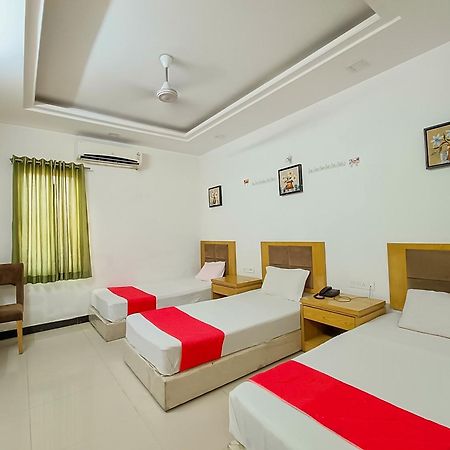 Stay Guru Usha Residency Bhuj Bagian luar foto
