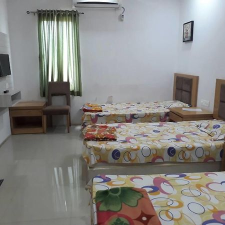Stay Guru Usha Residency Bhuj Bagian luar foto