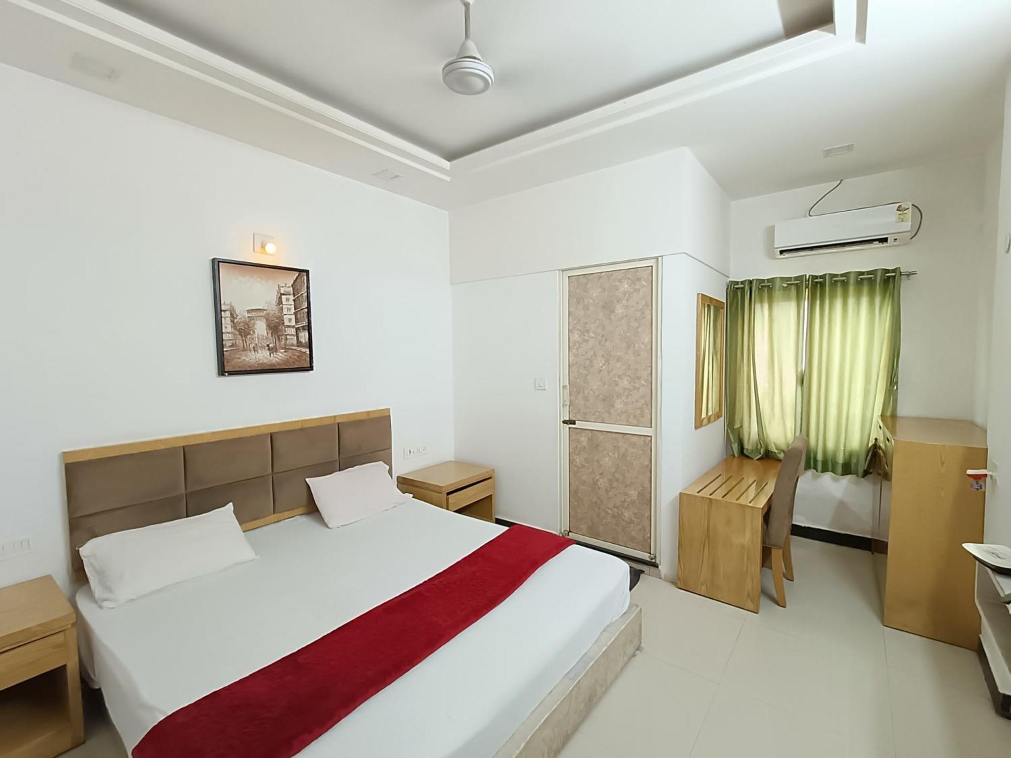 Stay Guru Usha Residency Bhuj Bagian luar foto