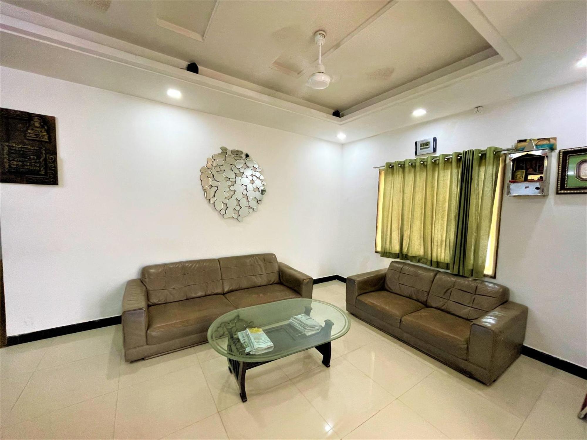 Stay Guru Usha Residency Bhuj Bagian luar foto