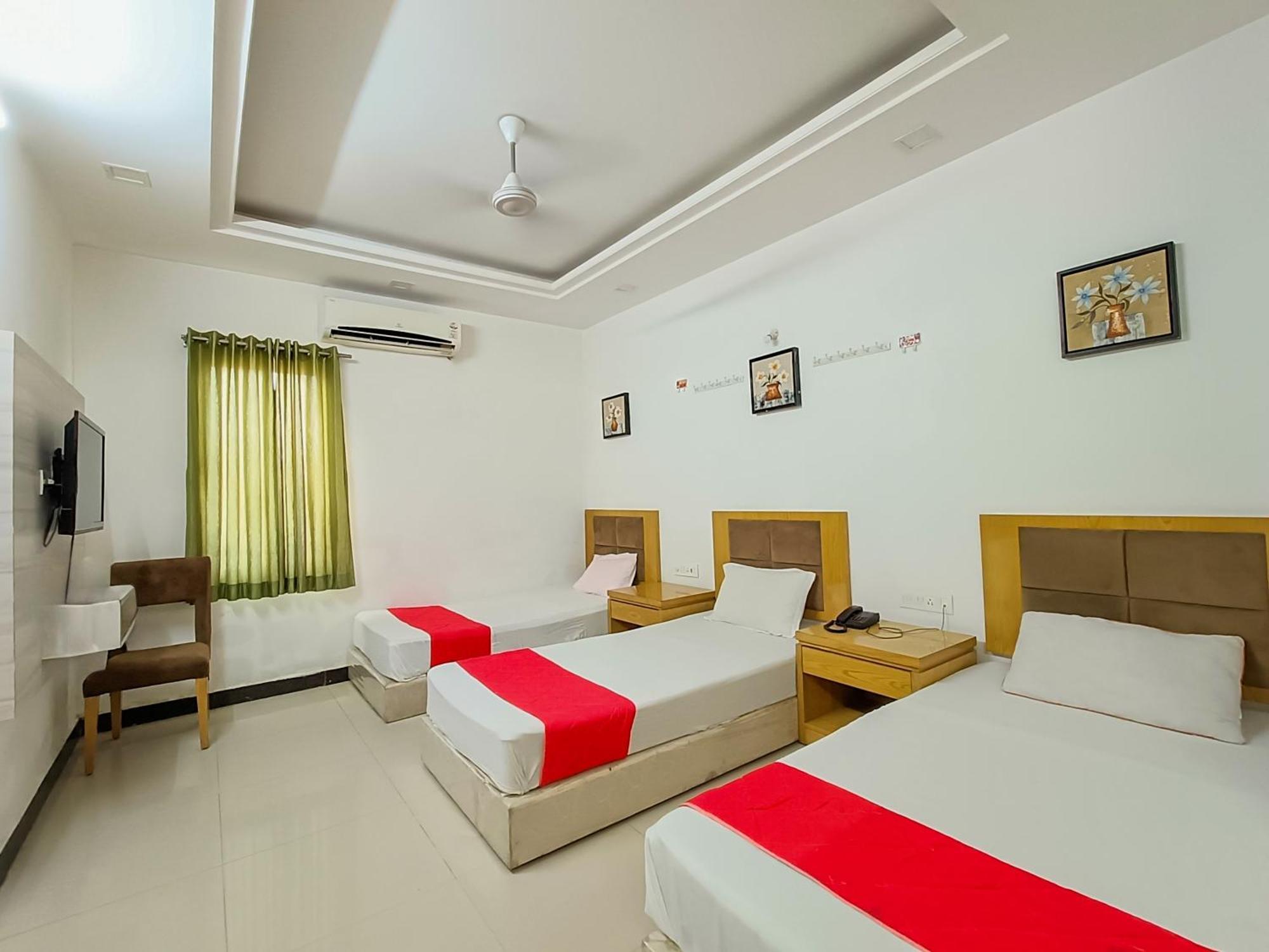 Stay Guru Usha Residency Bhuj Bagian luar foto