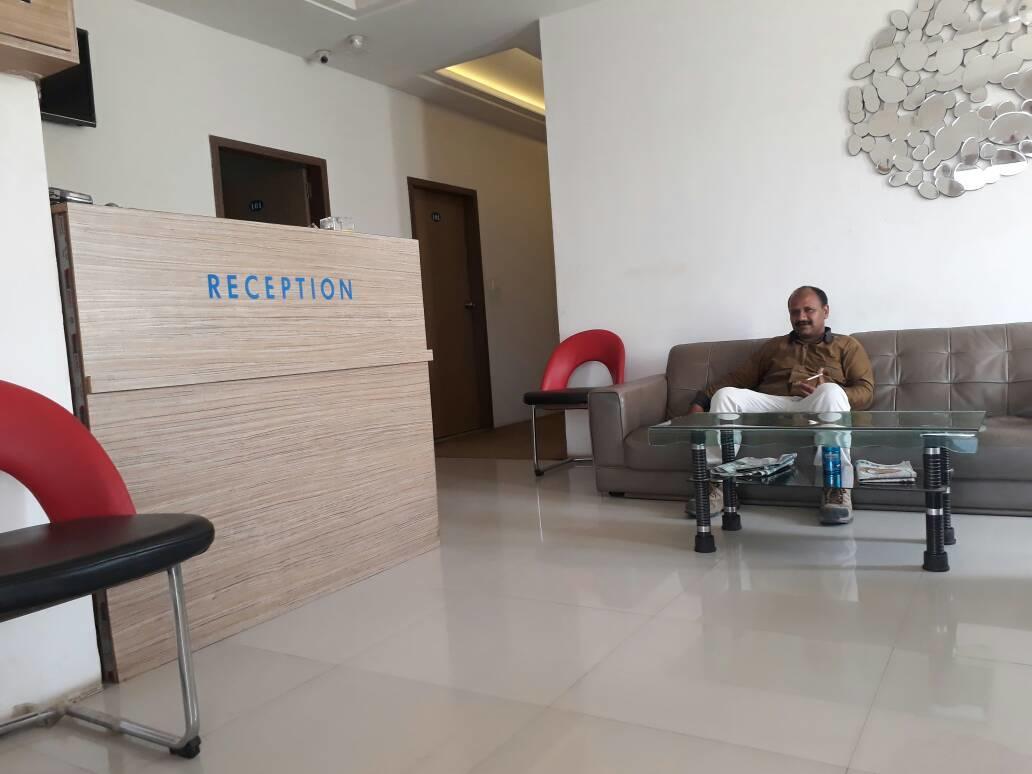 Stay Guru Usha Residency Bhuj Bagian luar foto