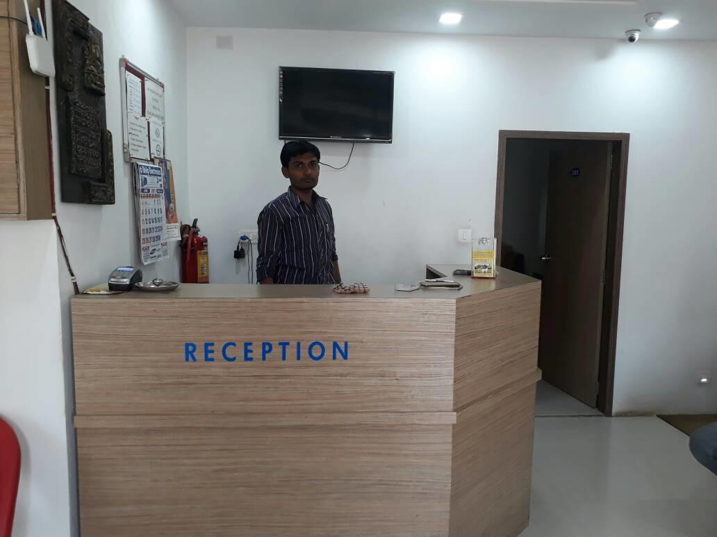 Stay Guru Usha Residency Bhuj Bagian luar foto