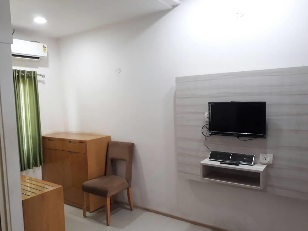 Stay Guru Usha Residency Bhuj Bagian luar foto