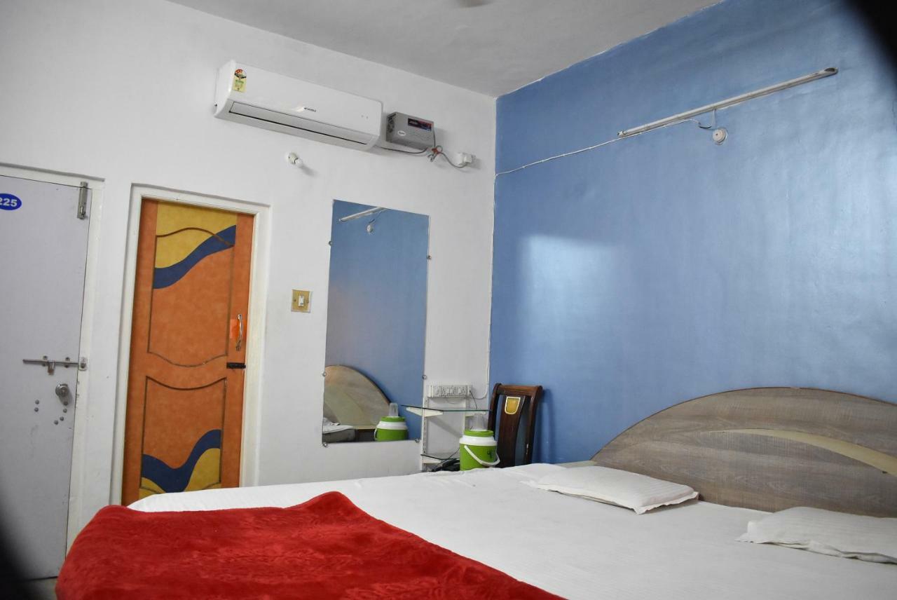 Stay Guru Usha Residency Bhuj Bagian luar foto