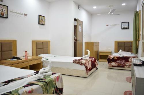 Stay Guru Usha Residency Bhuj Bagian luar foto